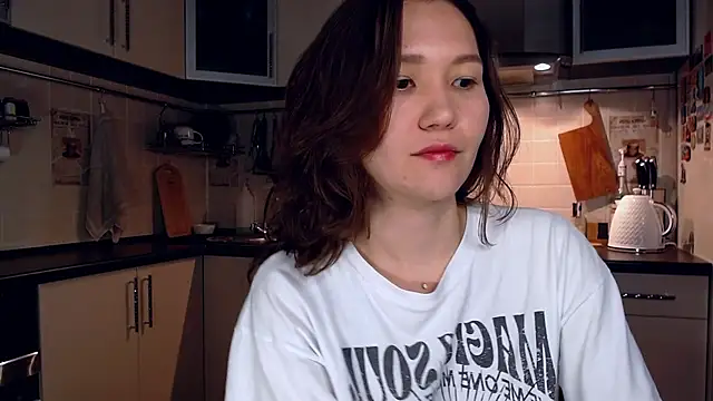 Kelly Yon online show from September 16, 9:34 pm