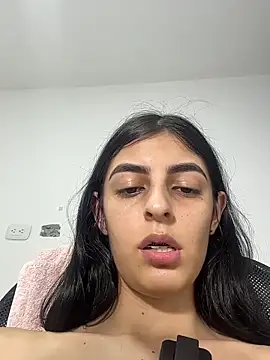 Snapshot of cristel_17 chatting on September 26, 11:23 pm cristel 17 online show from September 26, 11:23 pm