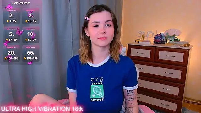 cutie mili online show from October 17, 9:01 am