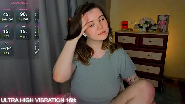 cutie mili online show from May 13, 9:37 am