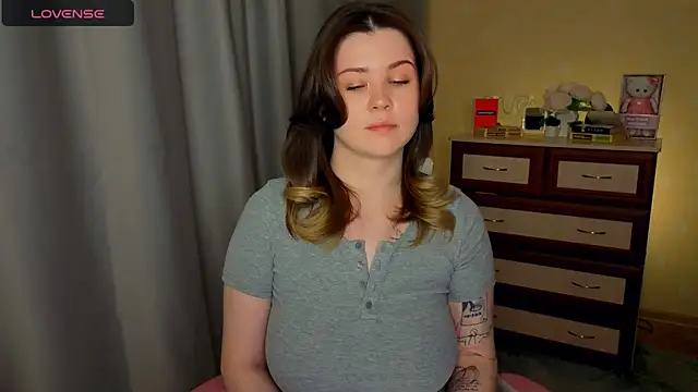 cutie mili online show from April 19, 12:05 pm