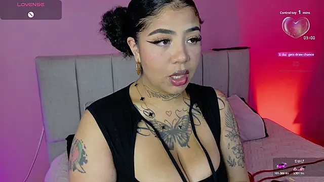 foxxy-lov3 online show from November 6, 1:06 pm