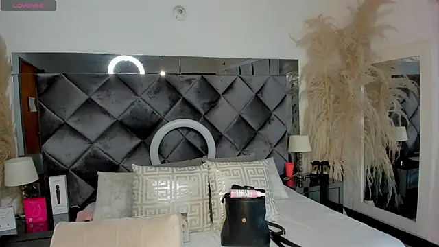 sofhiaa adaams online show from October 27, 10:37 pm