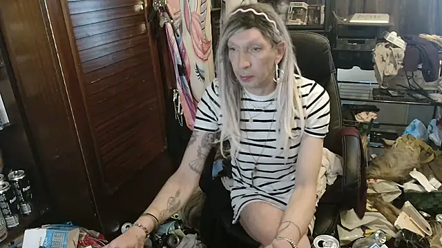 Ombeline1 online show from April 28, 7:01 am