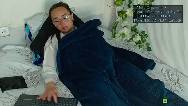 Hot Candy  online show from April 23, 3:47 am