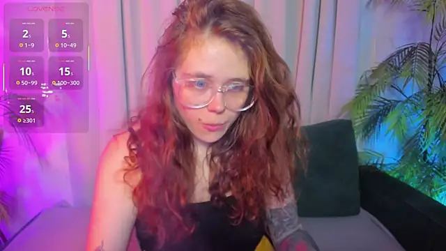 Snapshot of SophiePure chatting on October 6, 9:19 pm SophiePure online show from October 6, 9:19 pm