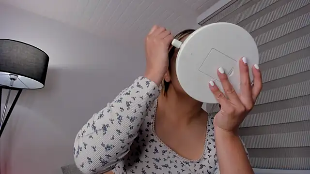 vico sweety online show from April 16, 8:30 pm