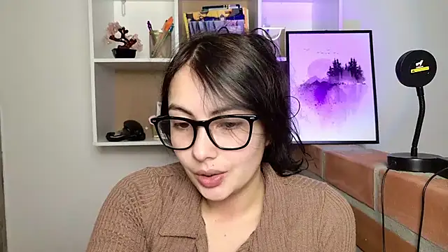 lalawhitte online show from May 20, 10:23 am