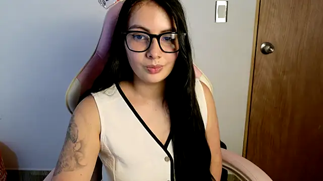 lalawhitte online show from May 8, 8:54 pm