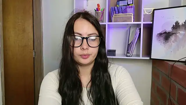 lalawhitte online show from May 16, 11:42 am
