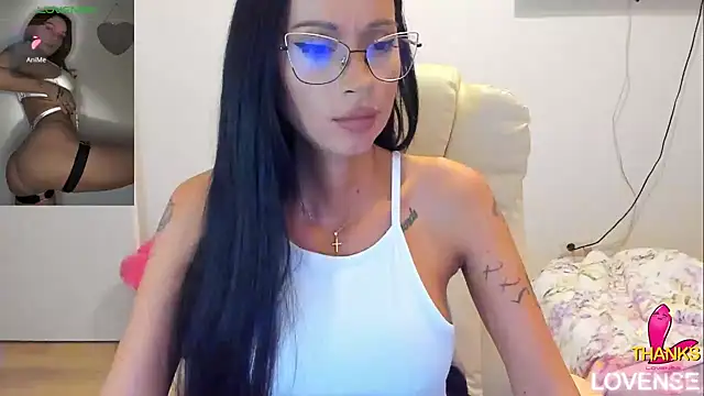 kissnicol32 online show from July 10, 4:07 pm