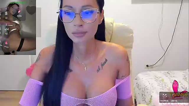 kissnicol32 online show from July 11, 4:18 pm
