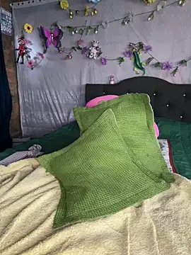 NinaGauther online show from April 1, 4:15 pm