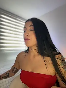 keilelewis online show from April 24, 6:11 pm