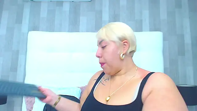 LeahMillerr online show from March 2, 2:02 pm