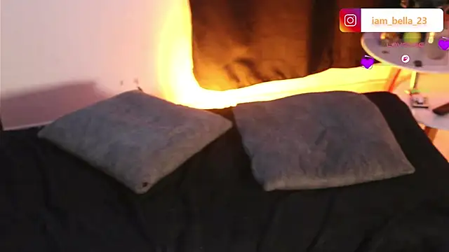 yourtoybella online show from April 23, 7:05 pm