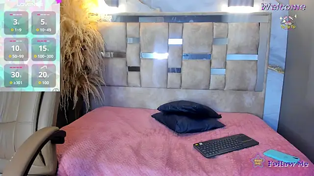 Danielaa a online show from April 25, 11:57 pm