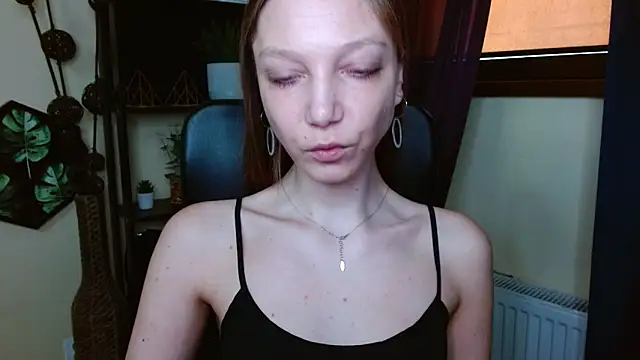 EmillyPlay online show from March 26, 7:10 am