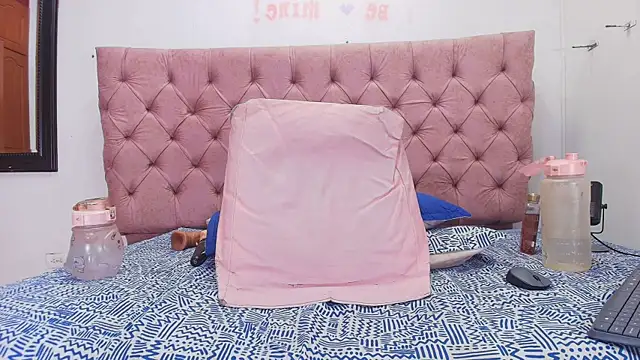 Snapshot of diane_di chatting on September 13, 7:33 pm diane di online show from September 13, 7:33 pm
