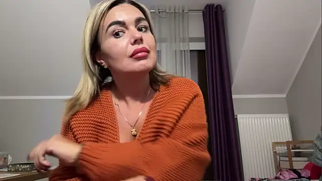 Snapshot of DESIREjenny chatting on October 1, 2:11 pm DESIREjenny online show from October 1, 2:11 pm