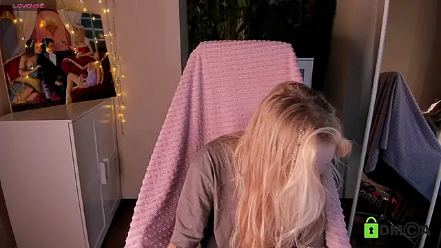 MalenaErnman online show from October 1, 9:36 am