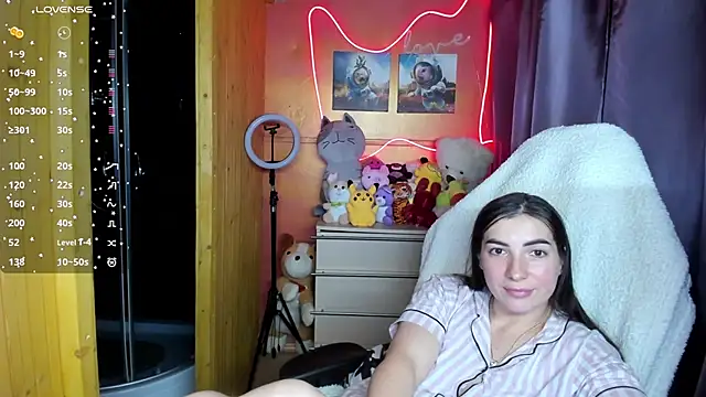 Fiery Brunette  online show from October 7, 3:27 pm