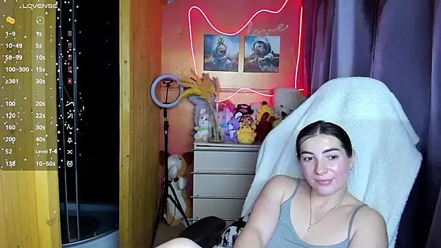 Fiery Brunette  online show from November 27, 2:42 pm