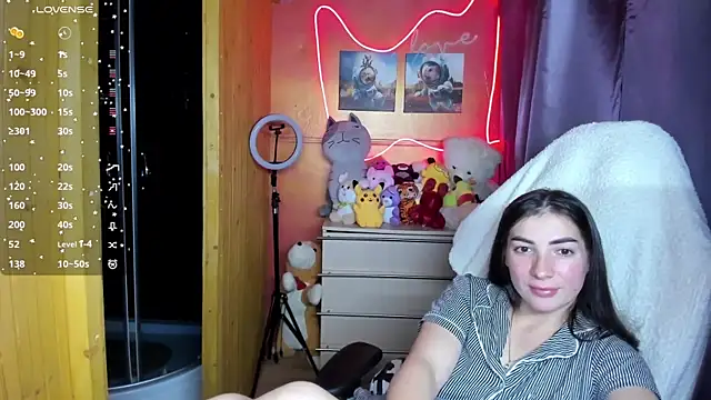 Fiery Brunette  online show from November 6, 5:08 pm