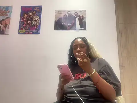 ChocolateCakeQueen online show from July 14, 1:39 am