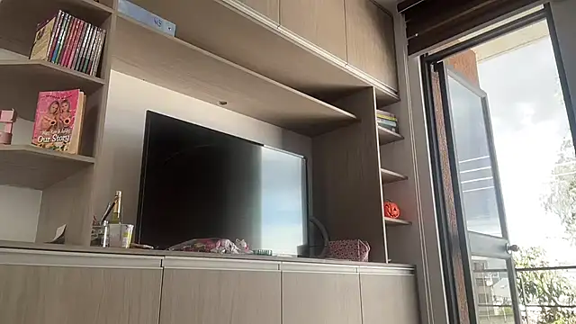 ChocolateCakeQueen online show from September 23, 8:40 pm