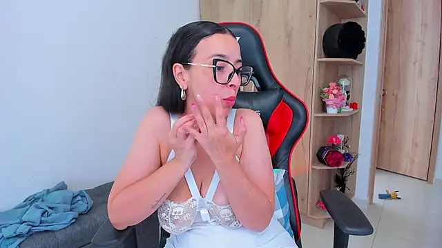  amanda seyfried19 online show from April 4, 6:40 pm