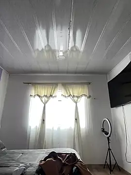 hannahb-e online show from April 20, 8:34 pm