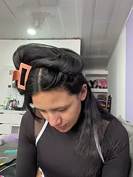 hannahb-e online show from April 22, 3:53 pm