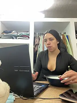hannahb-e online show from June 4, 4:55 pm