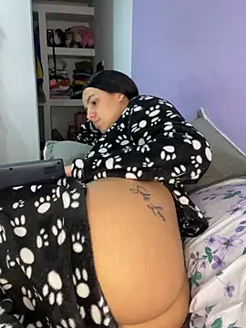 hannahb-e online show from April 21, 1:42 am