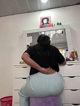 hannahb-e online show from April 27, 4:04 pm