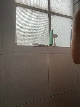 hannahb-e online show from April 25, 1:52 pm