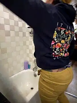 CeceilaMoon online show from April 28, 3:49 pm