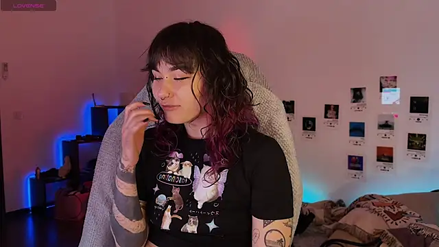 deadlysweet online show from April 27, 5:54 pm