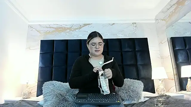 EVELIN MASON online show from April 25, 7:55 pm