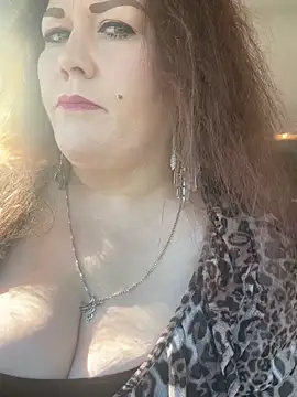 fatfabulous1981 online show from October 18, 9:05 pm