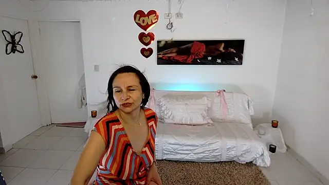 Latin Lola online show from April 24, 8:33 pm