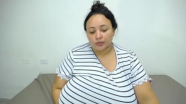 CrushOnMe  online show from April 28, 2:09 am