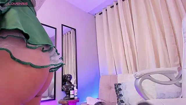 sarah cruzz  online show from April 25, 2:14 pm