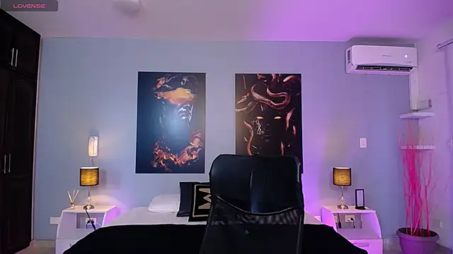 JasmineCampbell  online show from October 28, 8:25 pm