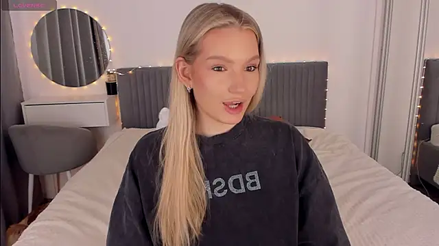 CassieRayss online show from February 1, 12:15 pm