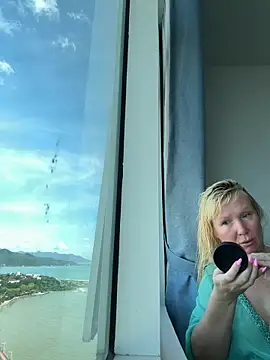 EmmaInLove23 online show from October 23, 2:06 am