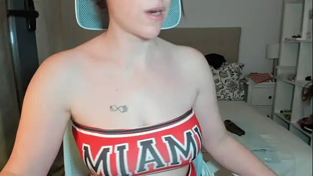 emmita69  online show from April 21, 2:51 am