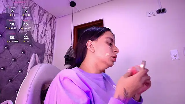Andreita Jones online show from June 6, 11:49 am