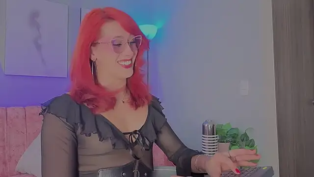 Juliana Saenzz online show from November 11, 4:26 pm